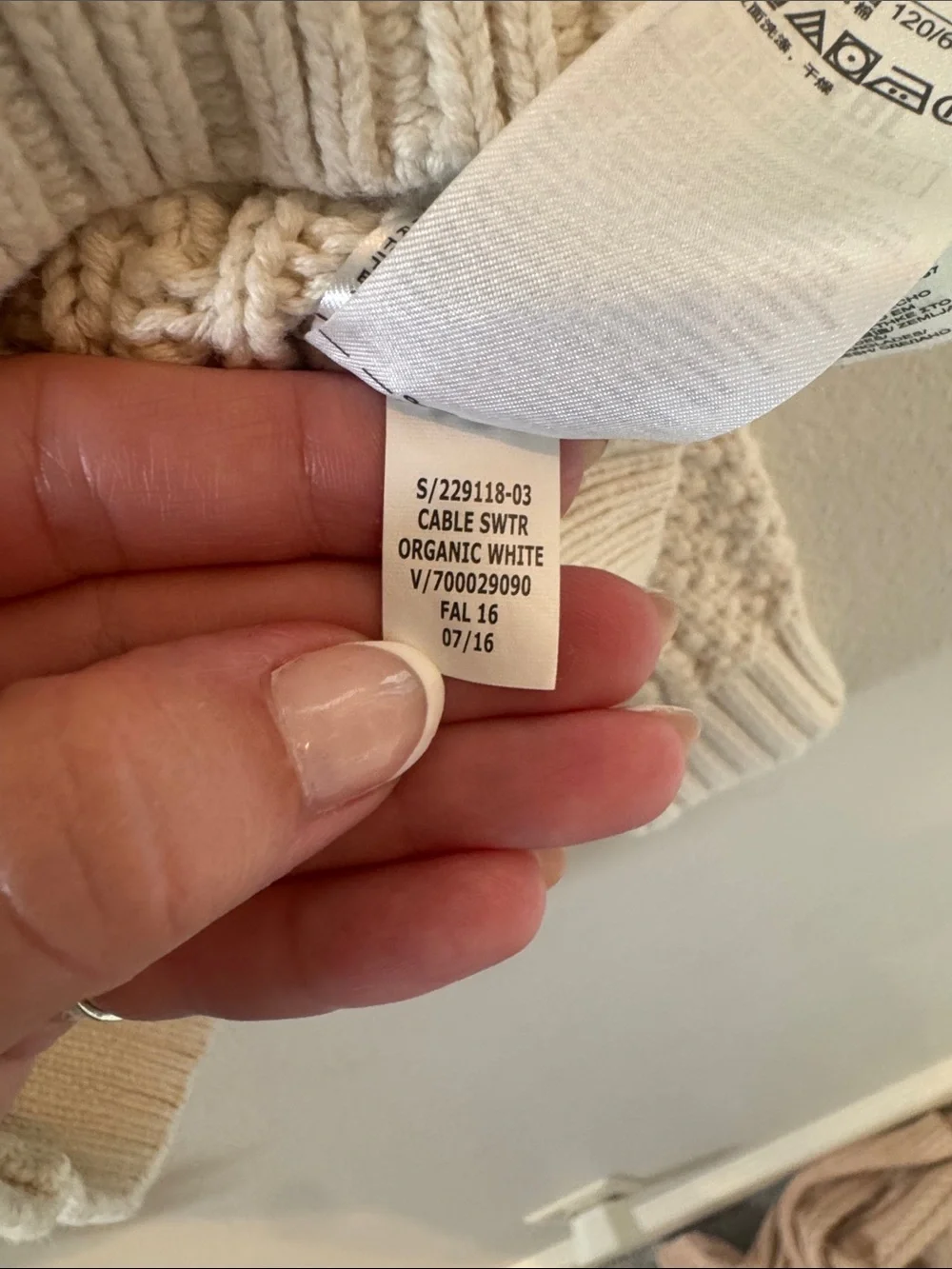 EUC Small 6/7 GAP Kids Organic White Cable-Pattern Crewneck Sweater!